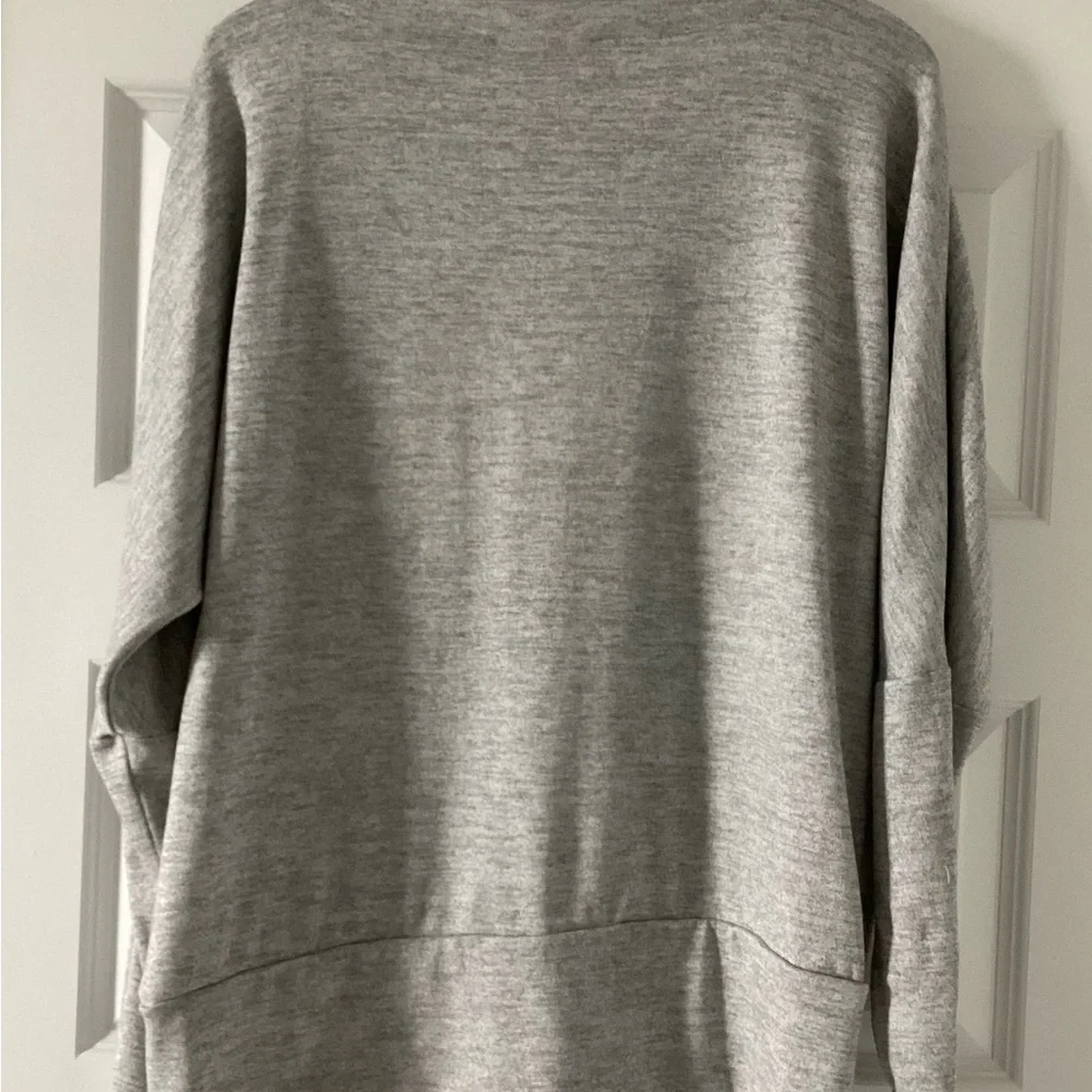 White House Black Market Heather Gray Top - Picture 3 of 3